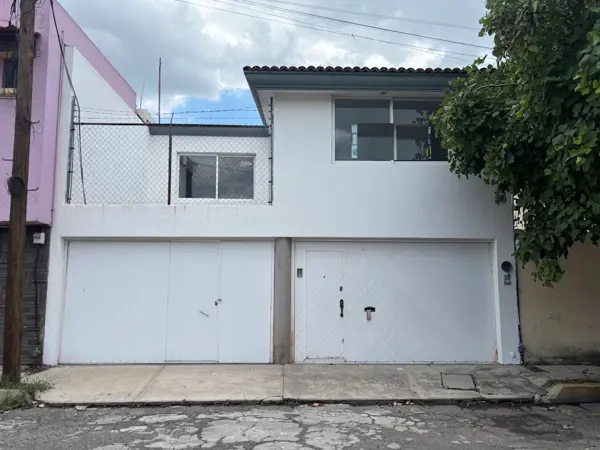 Renta casa amplia para oficinas. Col San Alejandro. Zona Norte