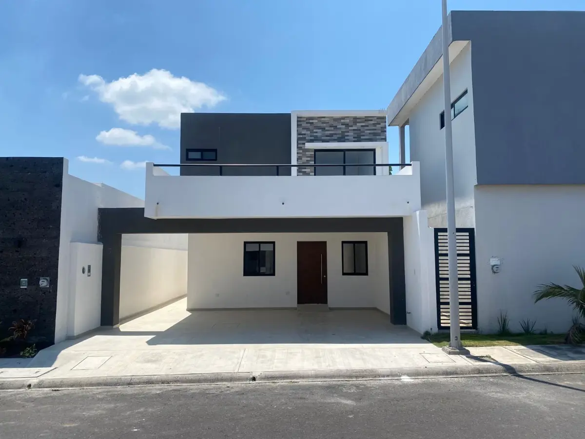 Casa en venta en Lomas de la Rioja, Alvarado — foto 1 de 23
