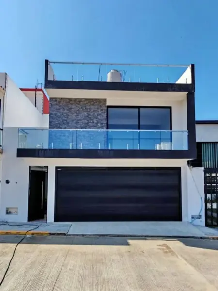 CASA EN VENTA (Fracc. Villa de las
Flores)