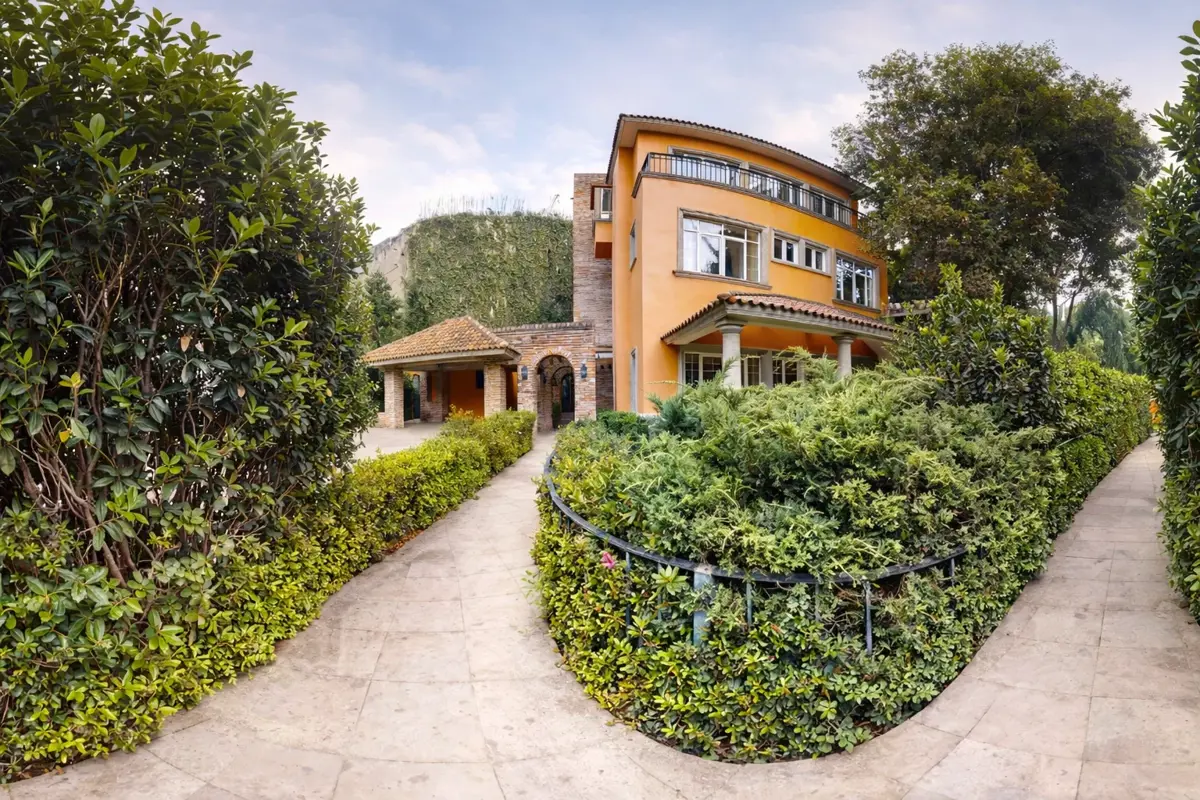 Casa en venta en Bosques de las Lomas, Cuajimalpa de Morelos — foto 1 de 33