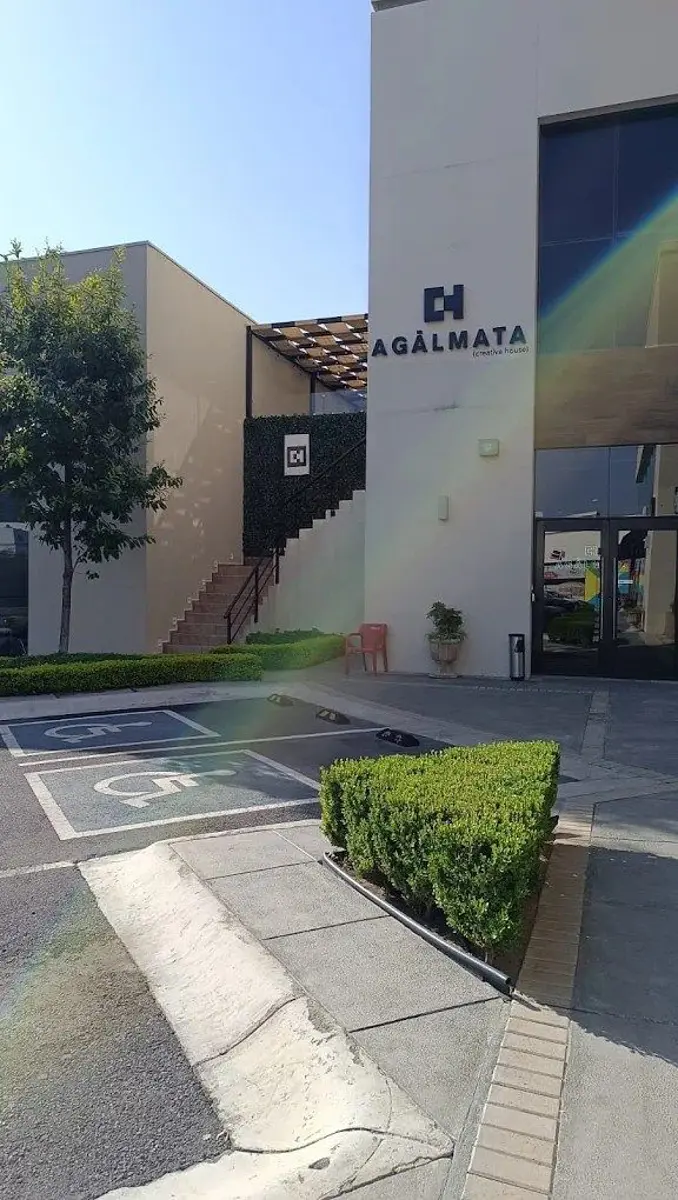 Local en renta en Villas la Rioja, Monterrey — foto 1 de 47