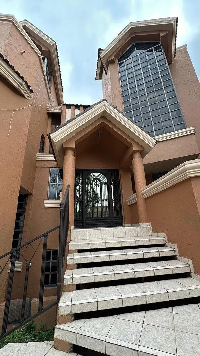 Casa en venta en Las Águilas, Guadalupe — foto 1 de 22