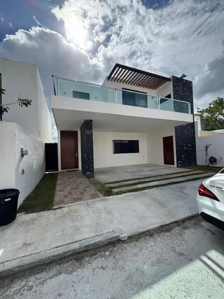 CASA EN RENTA EQUIPADA, PRIVADA EN CONKAL