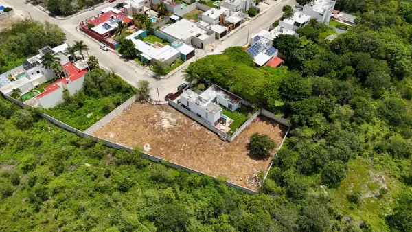 Terreno bardeado en venta en Pedregales de Cholul