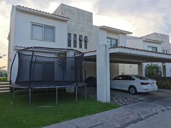 Casa en Renta en Paraíso Country Club, Emiliano Zapata: Espacios Amplios y Comodidad Casa en Renta en Paraíso Country Club, Emiliano Zapata: Espacios Amplios y Comodidad
