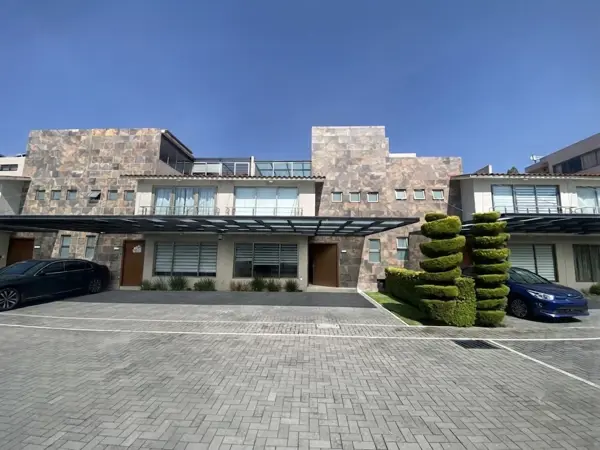 Casa en Renta Moderna en Residencial Monte Carlo, por la zona de Los Cataños en Metepec