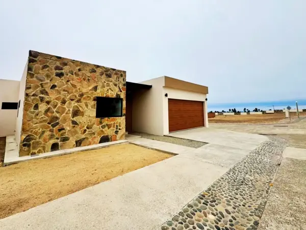 Casa Nueva en Venta en Punta Piedra, Rosarito | Modelo Palmas | Acceso Privado al Mar | Entrega Inme