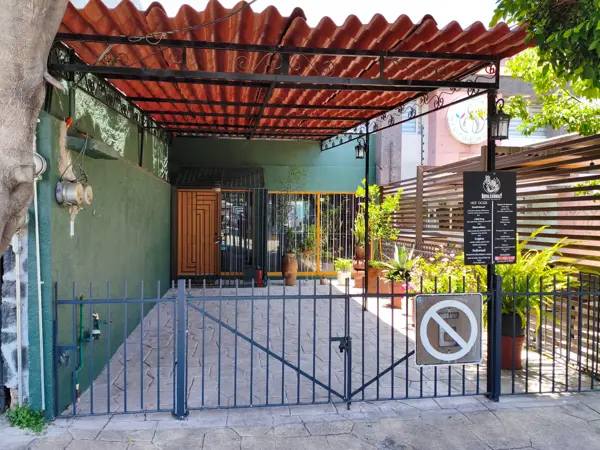 LOCAL COMERCIAL PARA ALIMENTOS, CAFETERIA, OFICINAS.