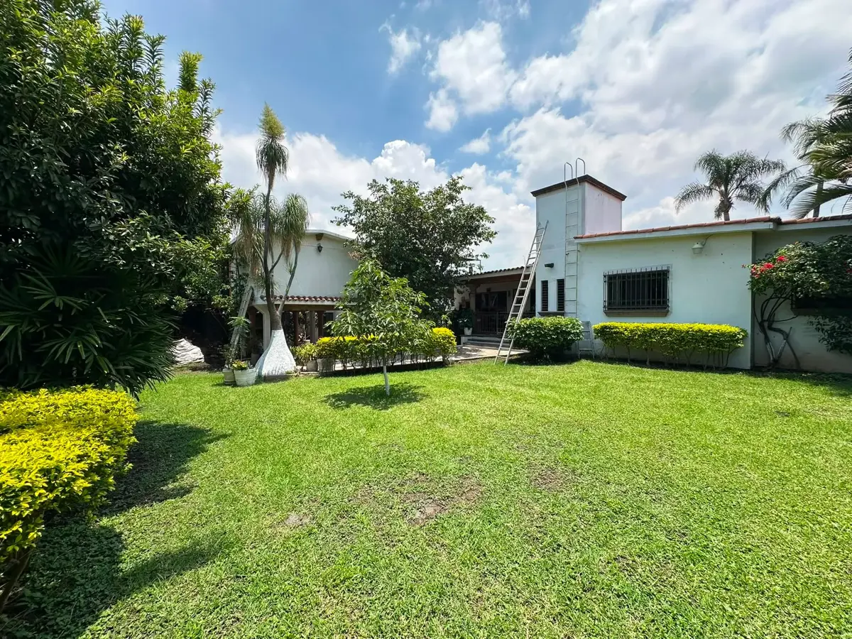 Casa en venta en Vicente Estrada Cajigal, Cuernavaca — foto 1 de 30