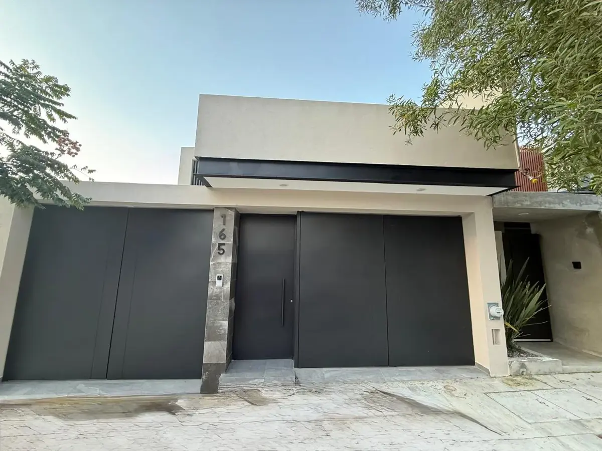 Casa en venta en Vista Bella, Morelia — foto 1 de 39