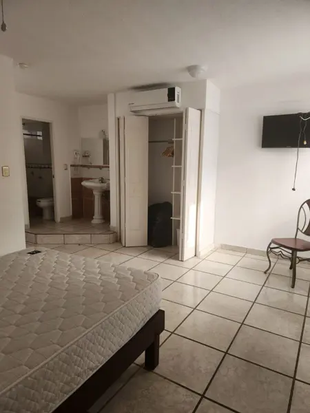 Edificio en venta en Francisco Lozornio, León — foto 2 de 13