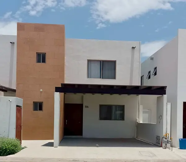 Casa Independiente en Venta en Quintas del Palmar, Torreón - Espacio y Comodidad