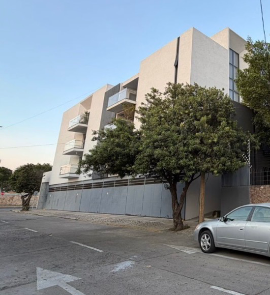 DEPARTAMENTO AMUEBLADO EN RENTA EN EDIFICIO LAS FINCAS | LEÓN MODERNO | ROOF GARDEN PRIVADO | GYM |