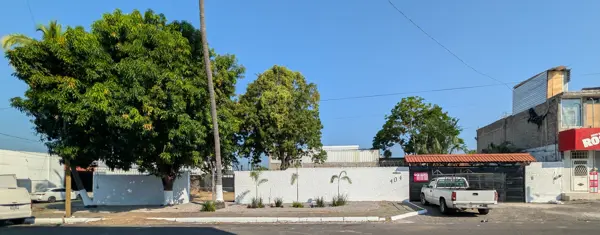 Terreno bardeado Centrico 1,418 m2 Comercial Industrial