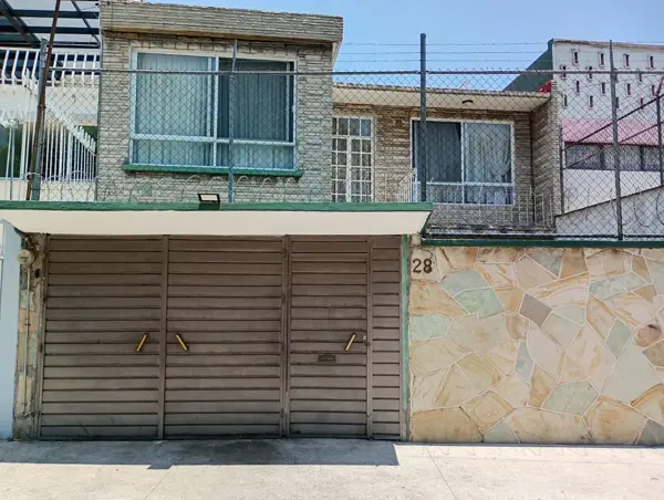 SE VENDE CASA CON EXCELENTE UBICACIÓN
