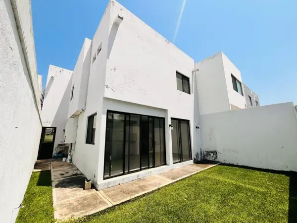 Casa en venta en Lomas de la Rioja, Alvarado — foto 2 de 21