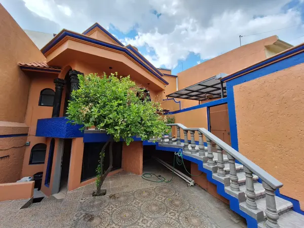 CASA EN VENTA EN COLINAS DEL CIMATARIO CENTRO SUR QUERETARO