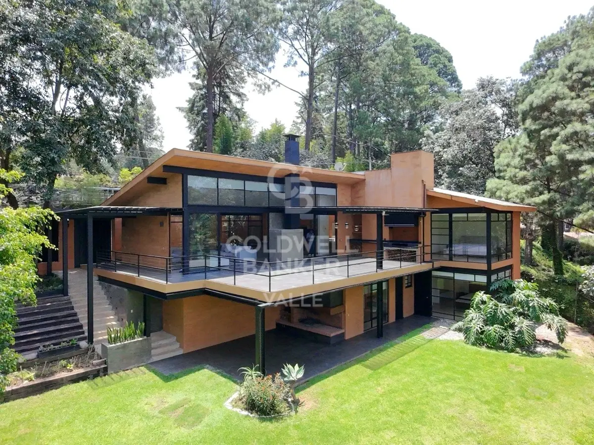 Casa en venta en Avandaro, Valle de Bravo — foto 1 de 35