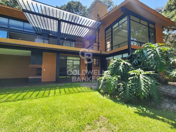 Casa en venta en Avandaro, Valle de Bravo — foto 2 de 35