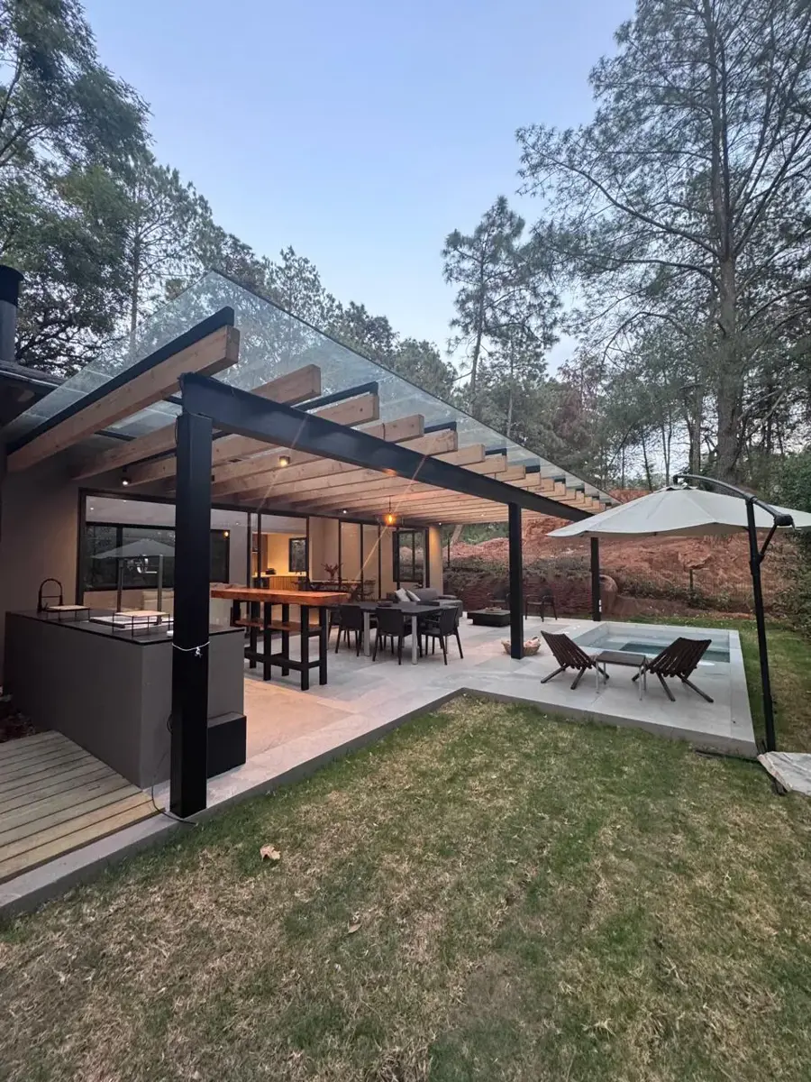 Casa en venta en Rincón de Estradas, Valle de Bravo — foto 1 de 33