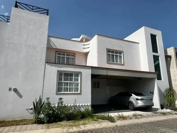 Casa en venta en Cholula, por el Club de Golf la Huerta y Mercado de Xixitla
