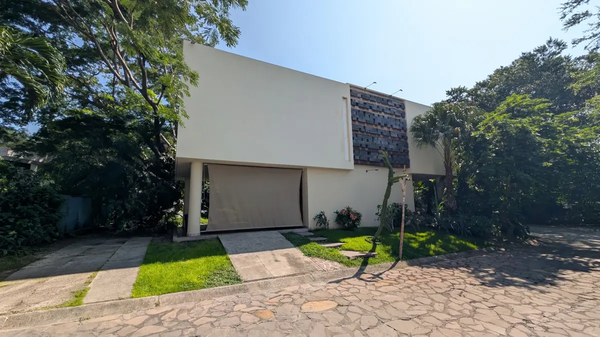 Casa en venta en Las Parotas, Villa de Álvarez — foto 1 de 55