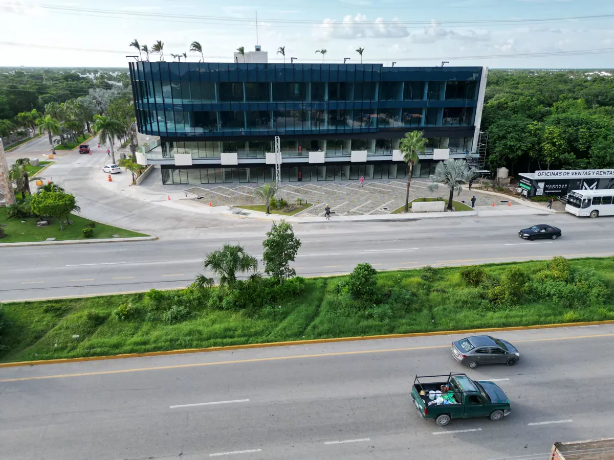 Oficina en venta en Playa Magna, Playa del Carmen — foto 1 de 46