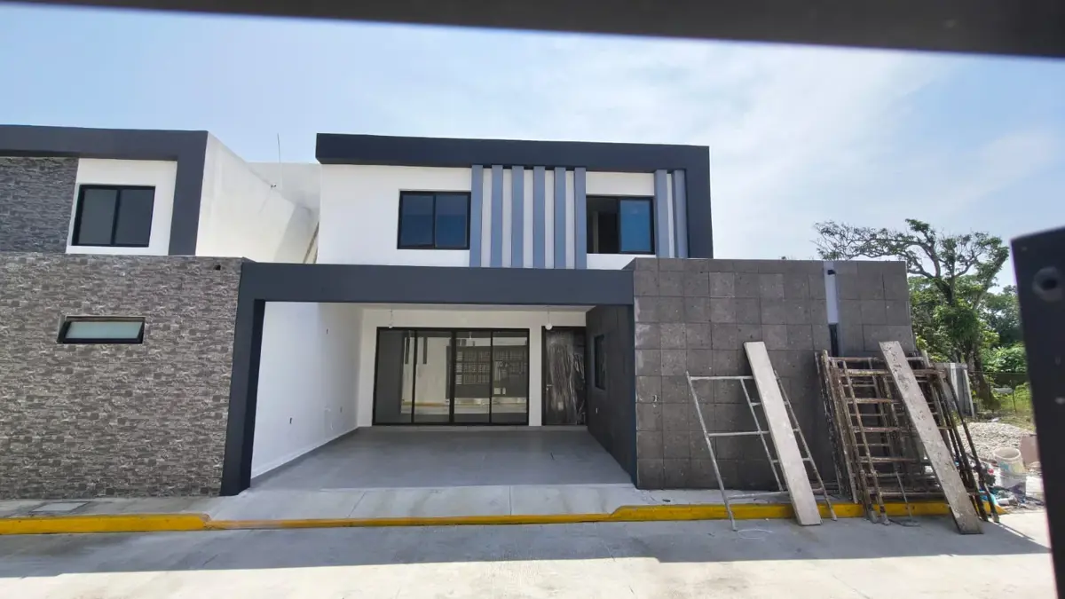 Casa en venta en Graciano Sánchez Romo, Boca del Río — foto 1 de 17