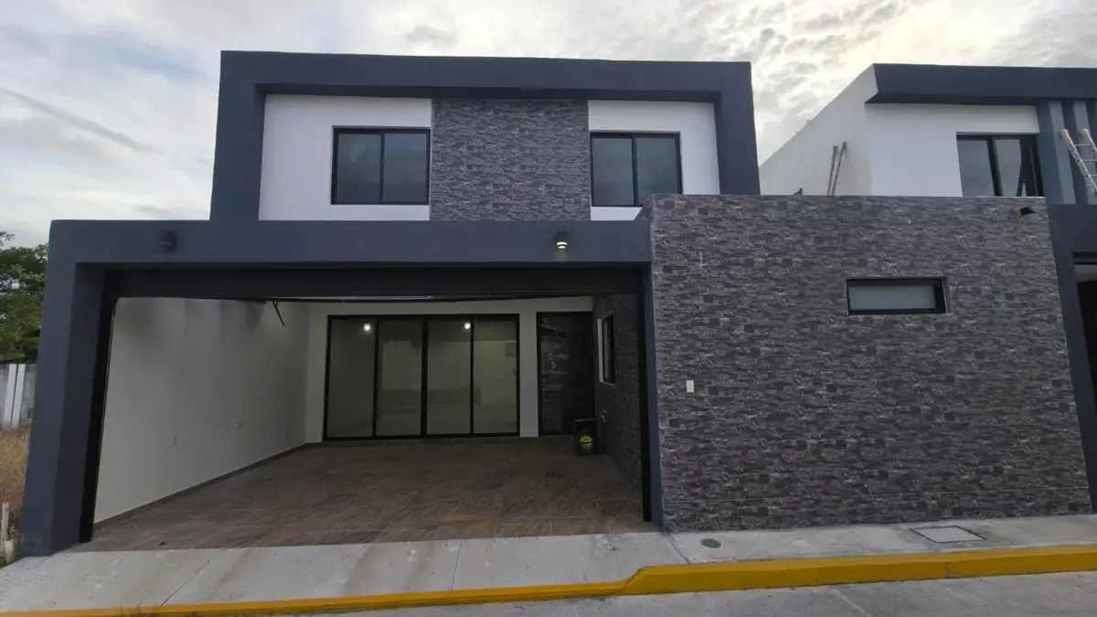 Casa en venta en Graciano Sánchez Romo, Boca del Río — foto 1 de 15