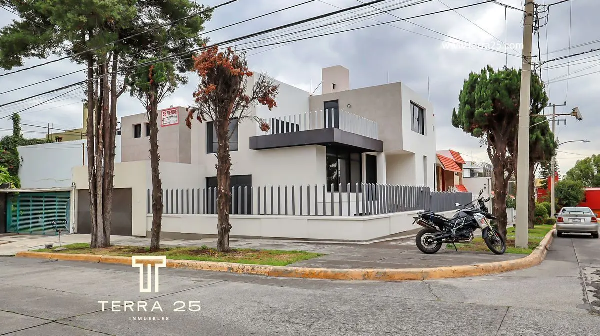 Casa en venta en Ciudad Satelite, Naucalpan de Juárez — foto 1 de 7