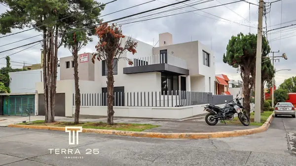 CASA ESQUINERA REMODELADA A LA VENTA EN SATELITE EN VENTA CASA ESQUINERA REMODELADA A LA VENTA EN SATELITE EN VENTA