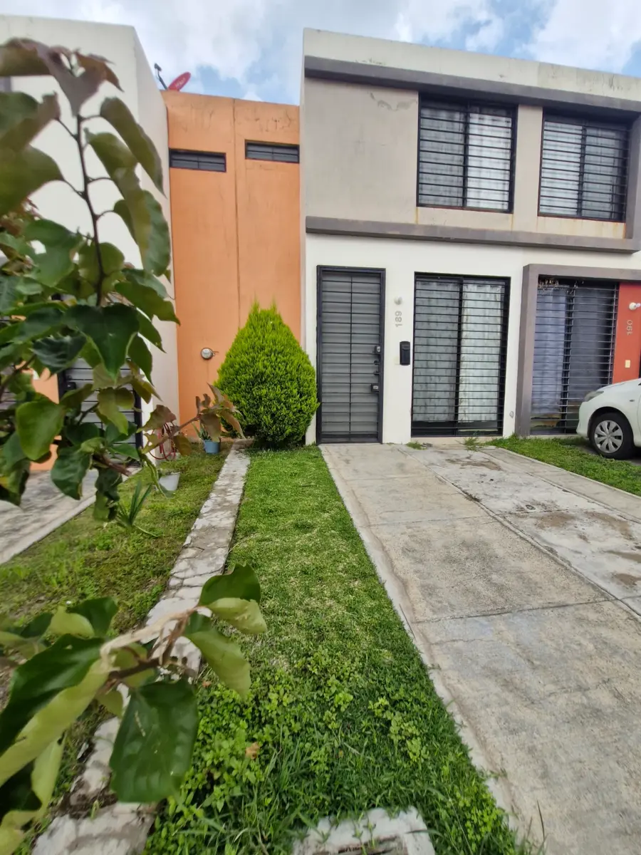 Casa en venta en Vista Sur Residencial, Tlajomulco de Zúñiga — foto 1 de 36