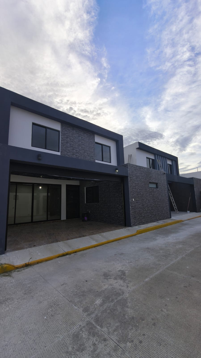 Casa en venta en Graciano Sánchez Romo, Boca del Río — foto 1 de 23