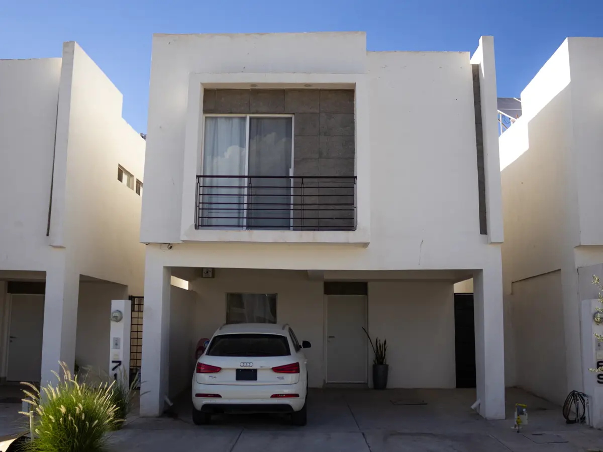 Casa en renta en Paseo Áurea | 3 recámaras, jardín y cochera techada Casa en renta en Paseo Áurea | 3 recámaras, jardín y cochera techada