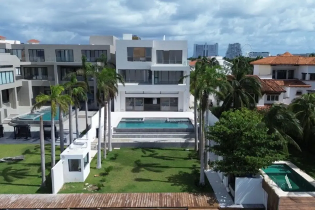 Casa en venta en Zona Hotelera, Benito Juárez — foto 1 de 32
