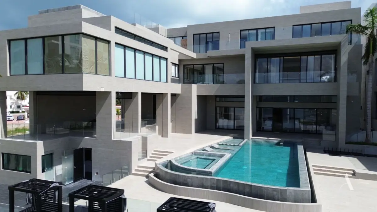 Casa en venta en Zona Hotelera, Benito Juárez — foto 1 de 40