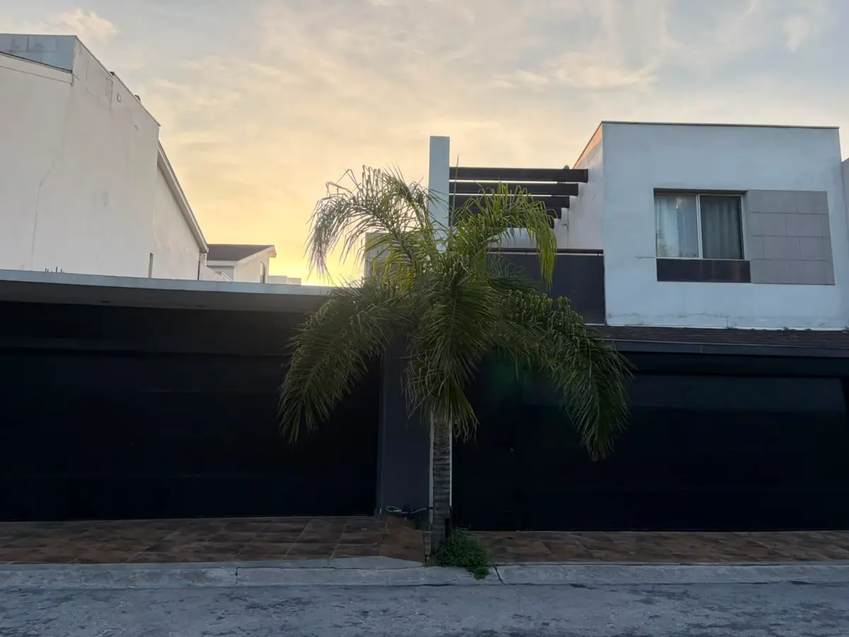 Casa en venta en Cumbres Gran Vía, Monterrey — foto 1 de 25