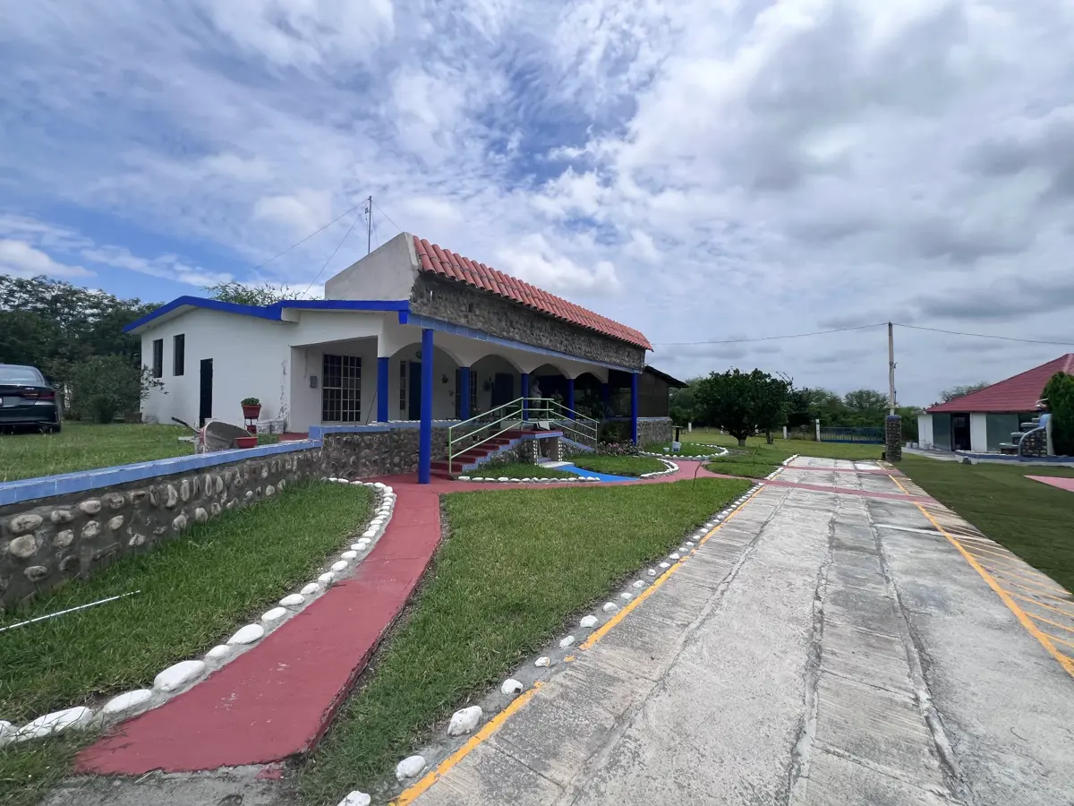 Quinta en venta en La Purísima, Cadereyta Jiménez — foto 1 de 36