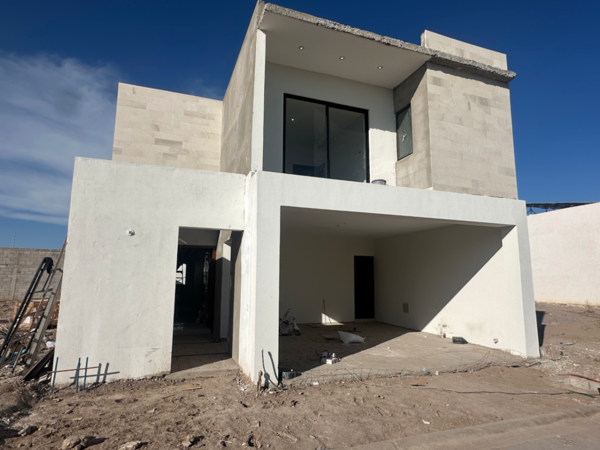 Venta de Casa Nueva en Los Viñedos, Torreón: 4 Recámaras y Amplios Espacios