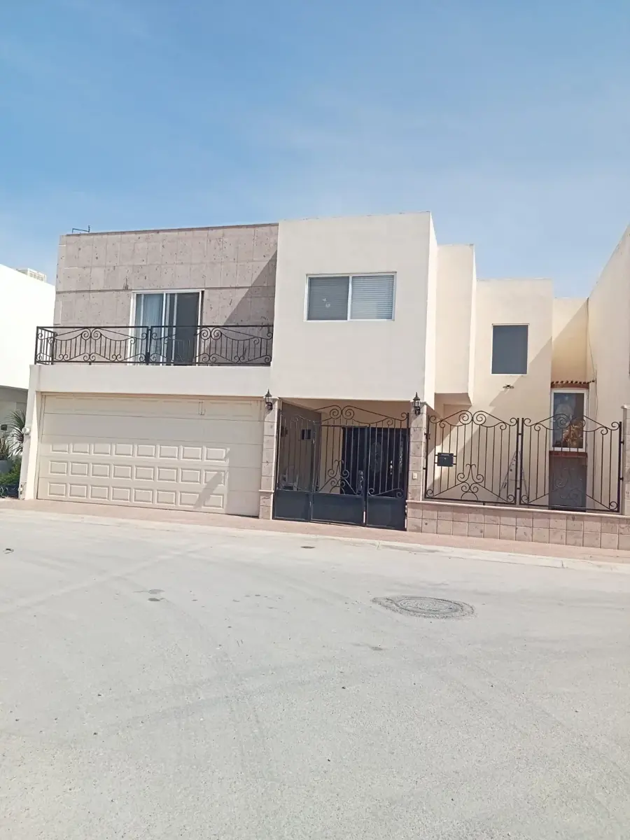 Casa en venta en Los Arrayanes, Gómez Palacio — foto 1 de 26