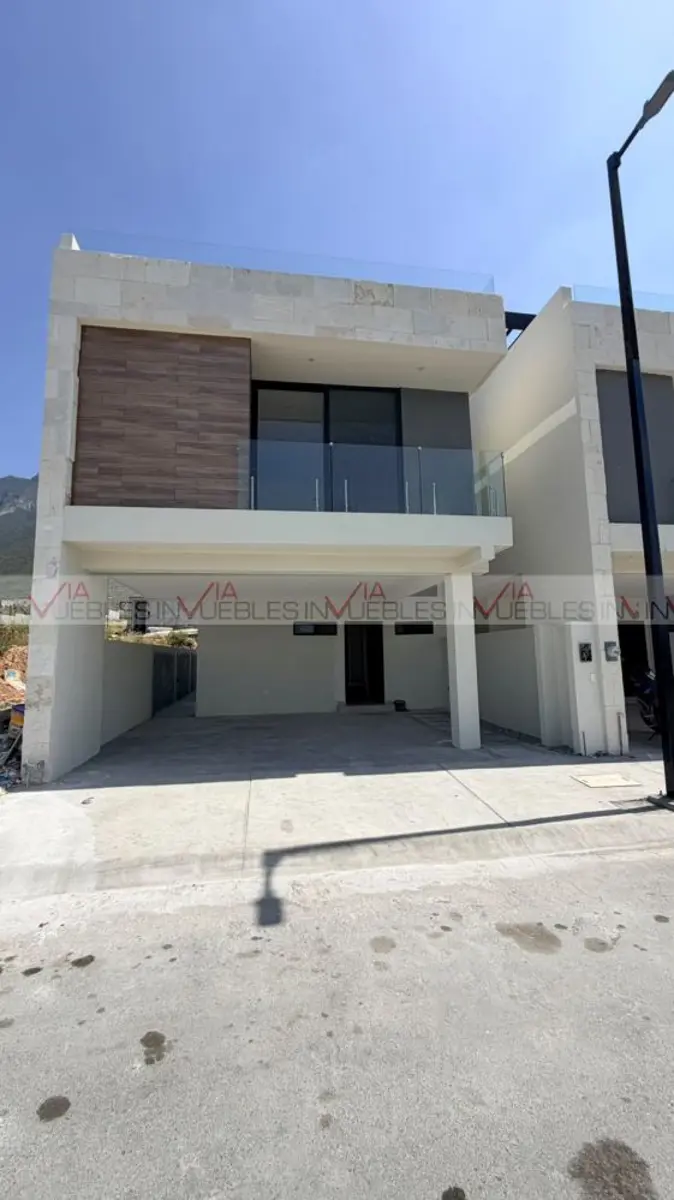 Casa en venta en La Montaña, García — foto 1 de 17