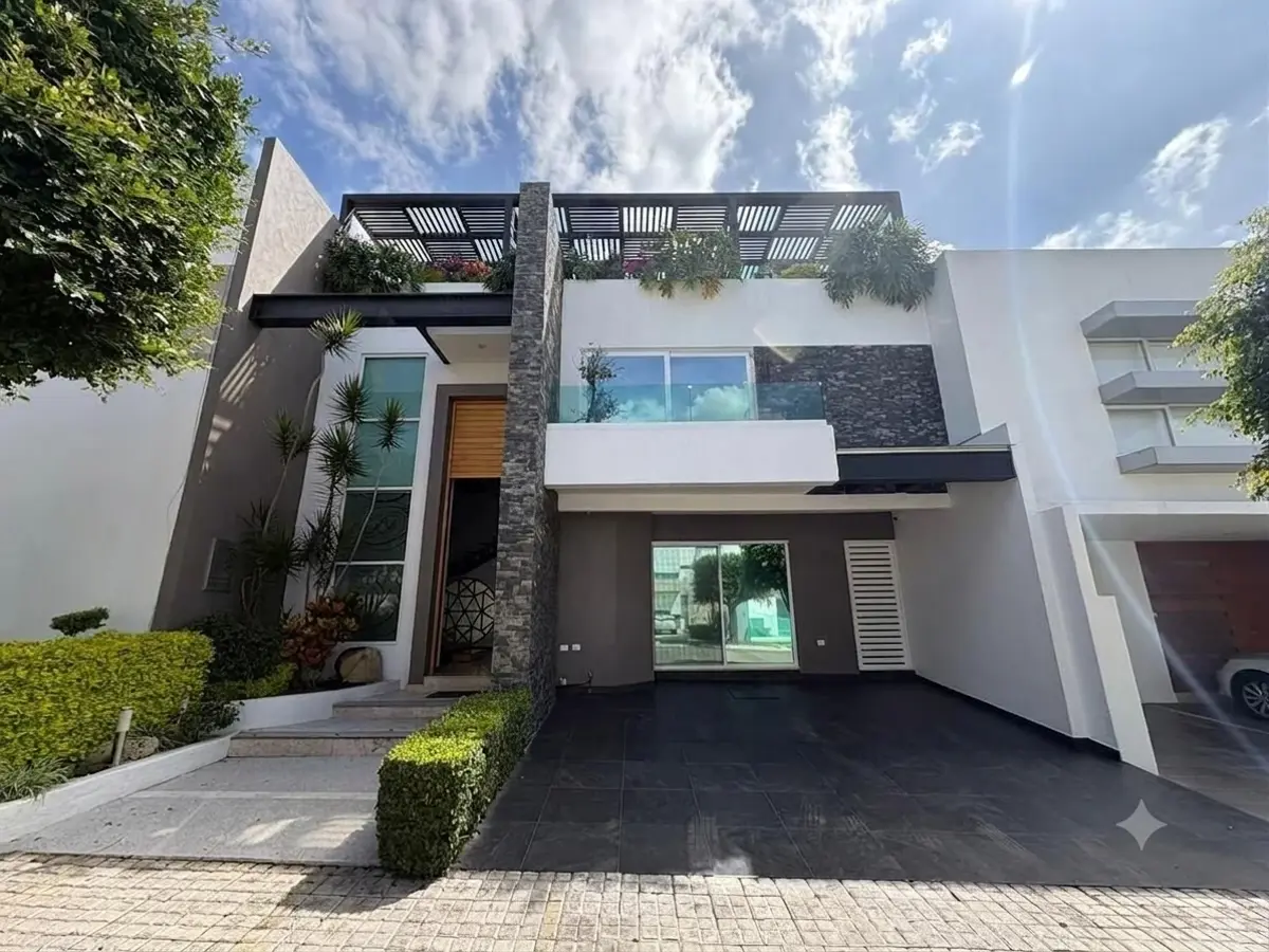 Casa en venta en Lomas de Angelópolis, San Andrés Cholula — foto 1 de 15
