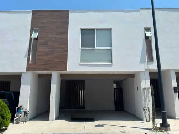 Moderna Casa en Venta en Santuario Residencial