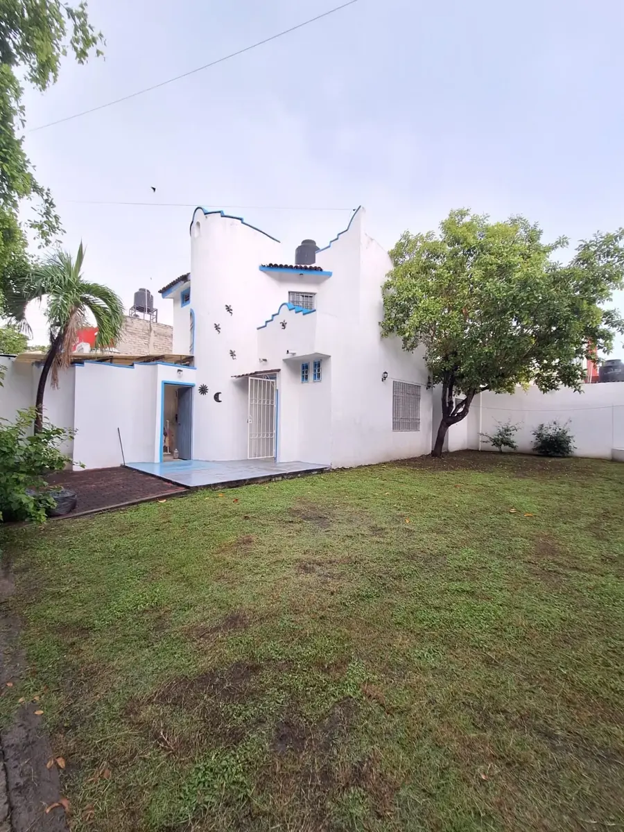 Vista 5 de Casa en Venta en Villa de Álvarez, Colima, Jardines de la Villa, con Amplio Jardín