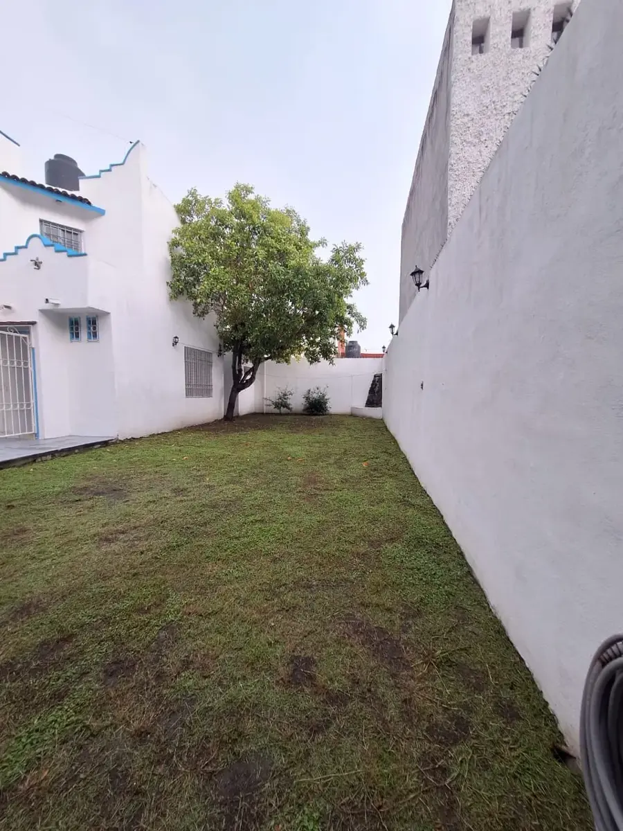 Vista 4 de Casa en Venta en Villa de Álvarez, Colima, Jardines de la Villa, con Amplio Jardín