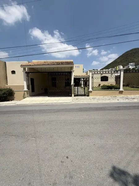 CASA EN VENTA ZONA CARRETERA NACIONAL (CAMPESTRE BUGAMBILIAS)
