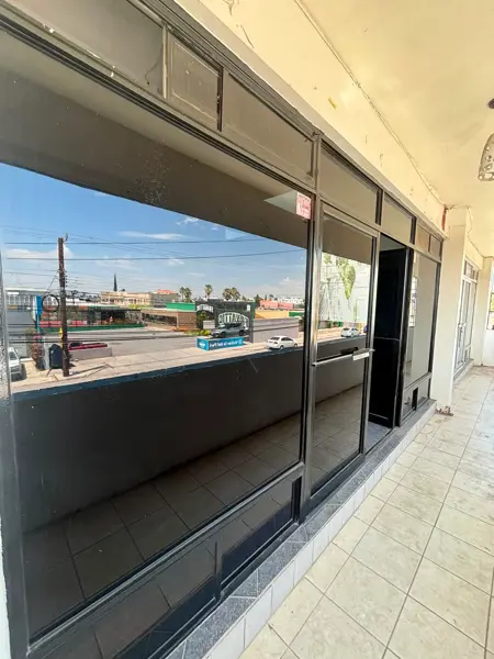 LOCAL EN RENTA, GRAN UBICACION EN COL. PANAMERICANA $8,000