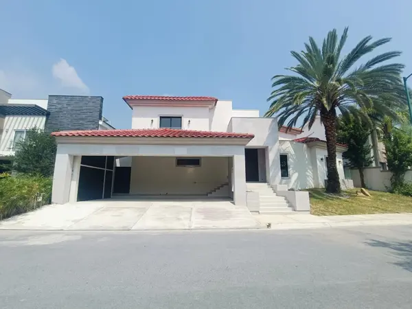 CASA EN VENTA EN SIERRA ALTA CASA EN VENTA EN SIERRA ALTA