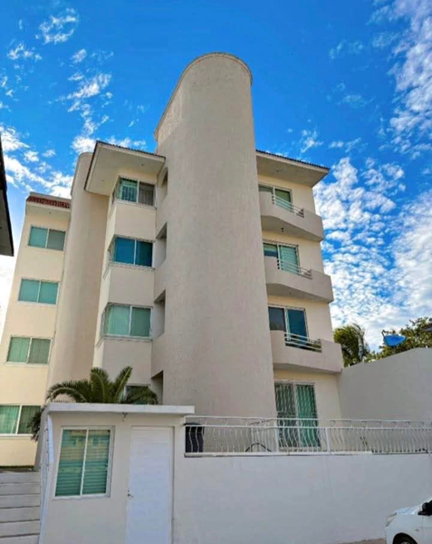 Rentó departamento amueblado cerca del mar