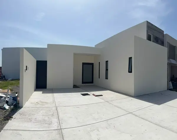 Casa Nueva de Una Planta en Lomas de la Rioja con Excelente Ubicación, en la Riviera Veracruzana